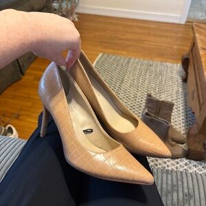 Elegant Tan Croc-Embossed Pumps